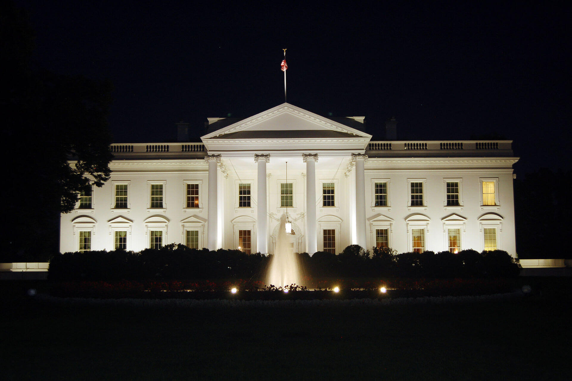 The White house at night